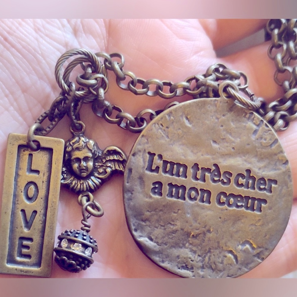 Mud Pie LOVE Necklace “One very Dear to My Heart” disk French, cherub, 32” chain - Picture 5 of 5